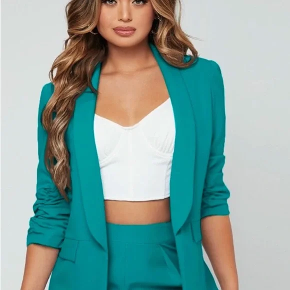 Gorgeous Pant Suit - Picture 5 of 6